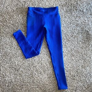 Sea Blue textured workout leggings with buttscrunch! Sz Med.